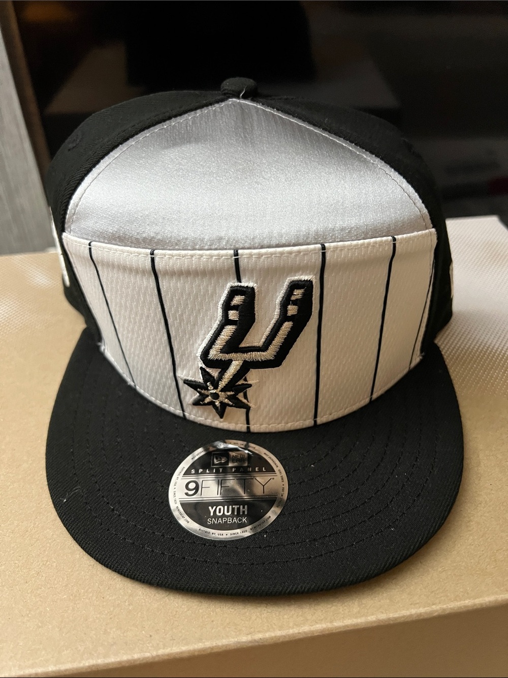 New Era Black & White Spurs Pinstripe Snapback
